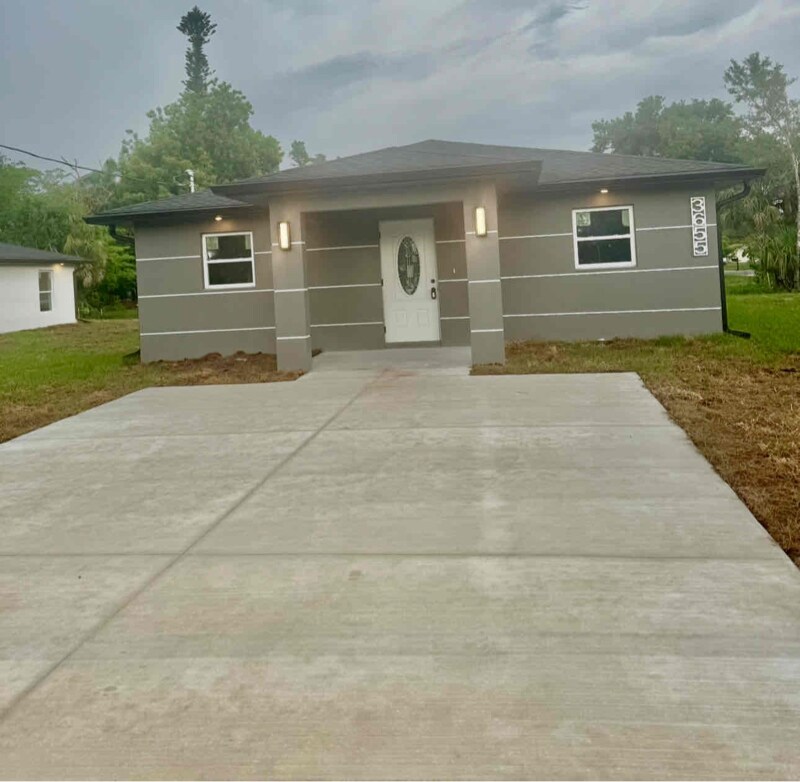 Foto principal - 3655 Marion St