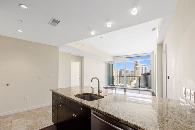 Building Photo - 10 Terminus Luxury 2 Bedroom Condo in Hear...