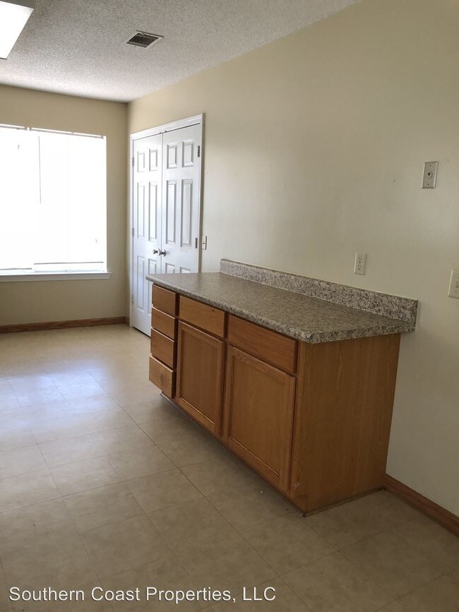 Building Photo - 3 br, 2 bath House - 821 Waterfield Drive