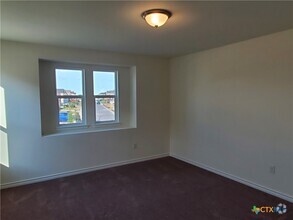 Building Photo - 4005 Woodside Dr