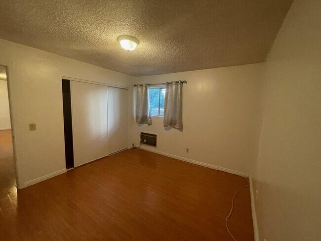 Foto del edificio - 7916 Comstock Ave