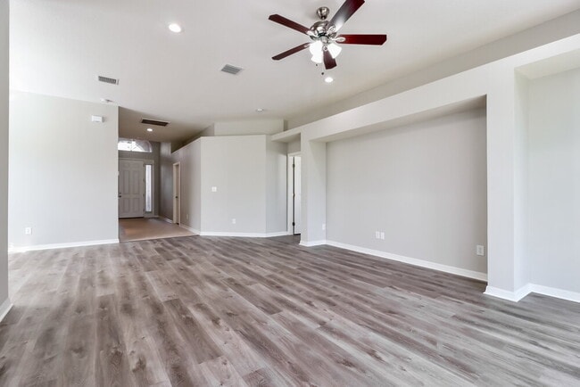 Building Photo - 16326 Laurel Garden Ct