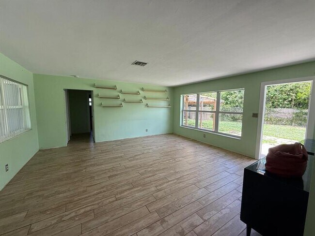 Foto del edificio - 2957 NW 6th Ave