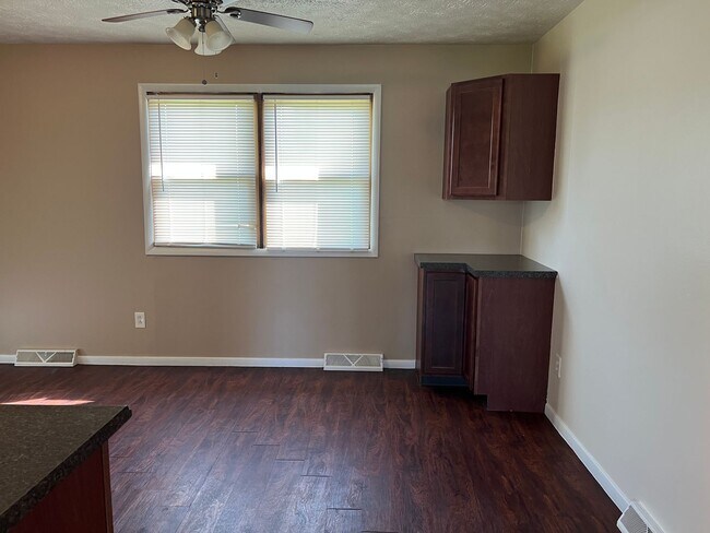 Foto del edificio - 3679 Oakview Dr