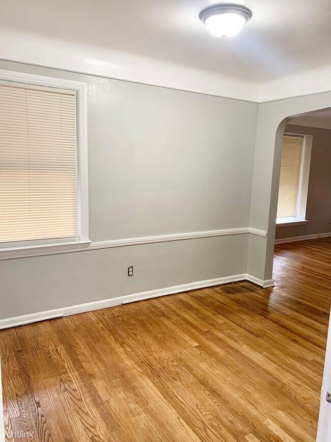 Building Photo - 3 br, 1 bath House - 11100 Beaconsfield St