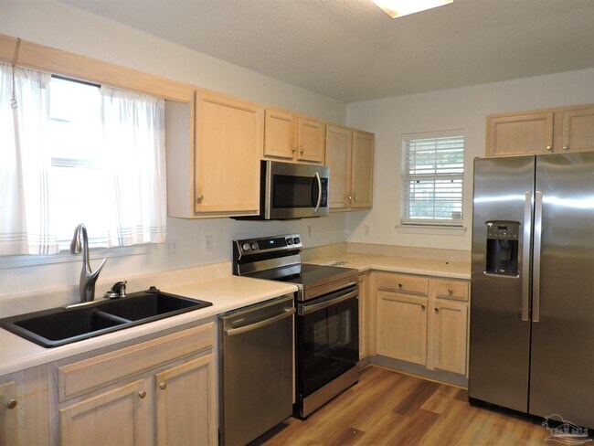Foto del edificio - 2320 Trailwood Dr