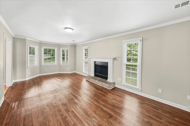 Foto del edificio - 4352 Lakeside Hills Way NE