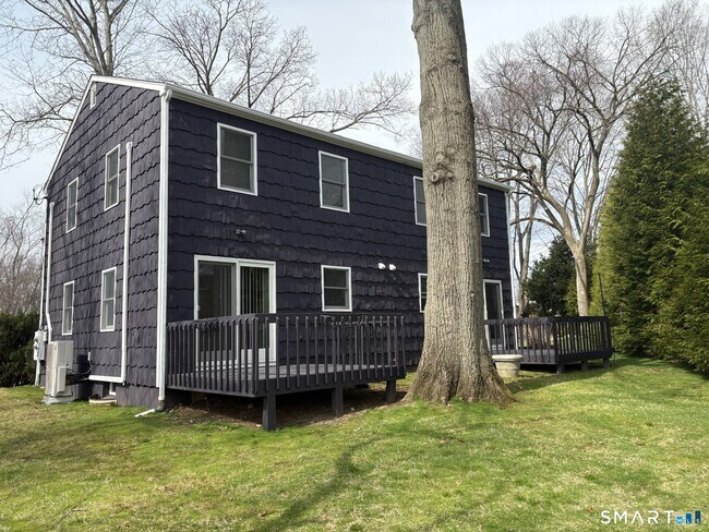 Foto del edificio - 41 1/2 Cedar Crest Pl