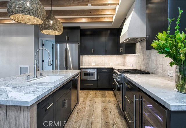 Building Photo - 710 Avocado Ave