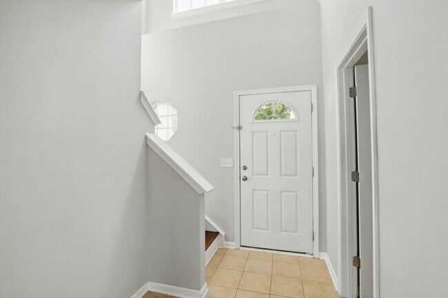 Building Photo - 2 Bedroom Townhome in Pineville!