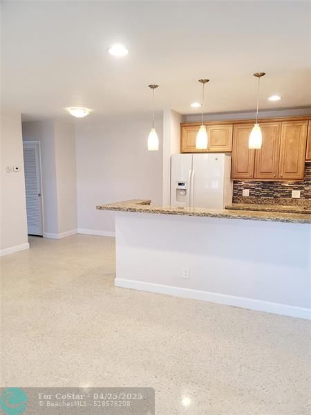 Building Photo - 711 Bayshore Dr