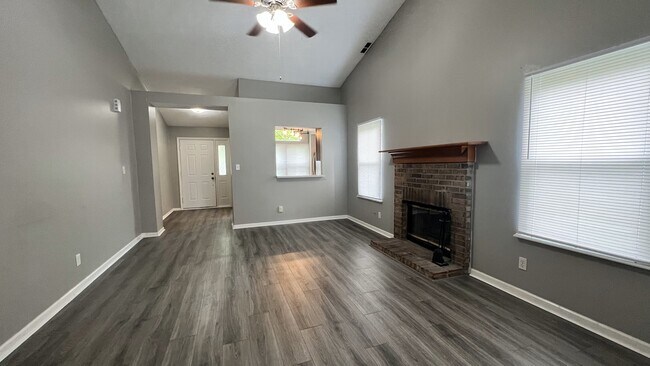 Building Photo - 2940 Village Park S Dr