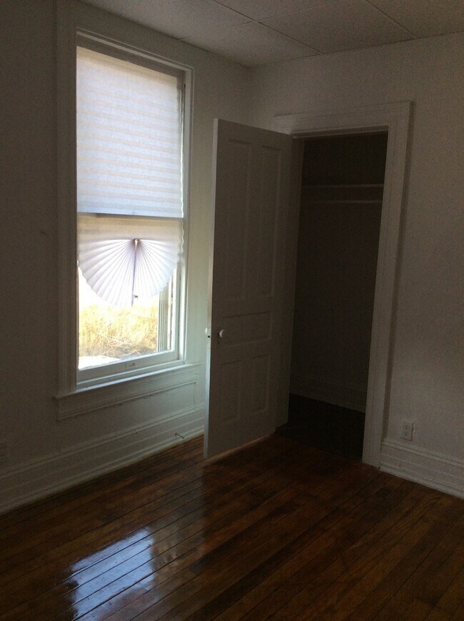 Foto del edificio - Video in Photos! West End of Town! Close t...