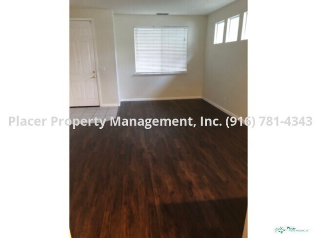 Building Photo - Nice 4 Bdrm Single Story w/Fireplace