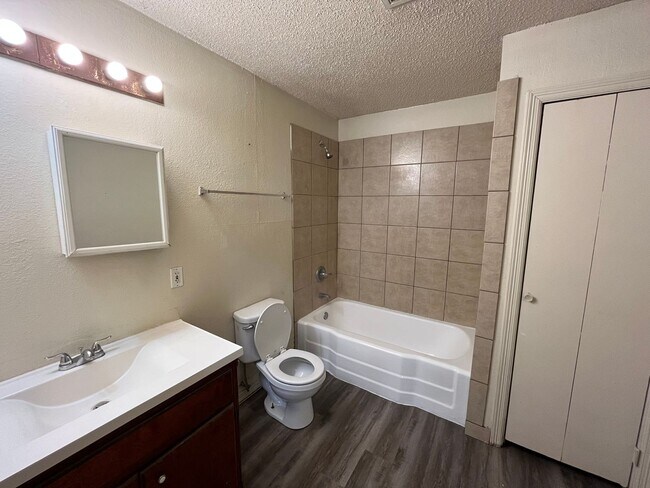 Foto del edificio - 4420 46th St