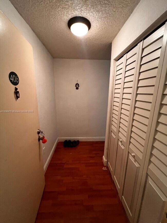 Foto del edificio - 210 SW 11th St
