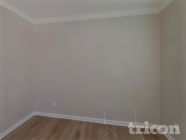 Building Photo - 326 Fairford Rd