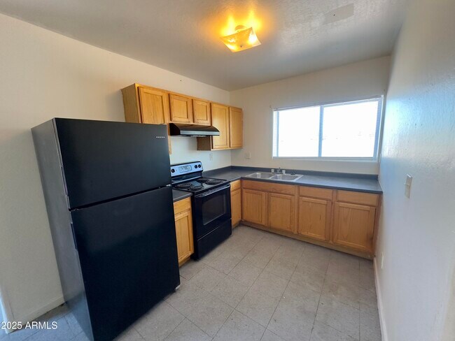 Foto del edificio - 1228 E Apache St