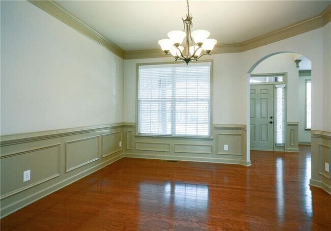 Building Photo - 2727 Staunton Dr