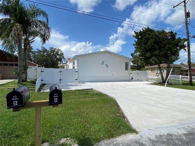 Building Photo - 8726 Mayflower Rd