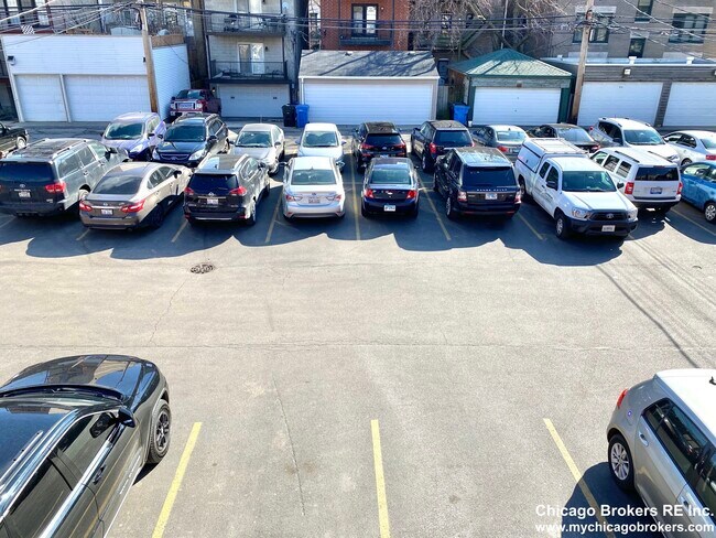 Foto del edificio - 917 W Belmont Ave