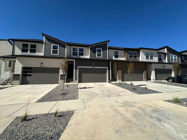 Building Photo - 5260 Acacia Dr