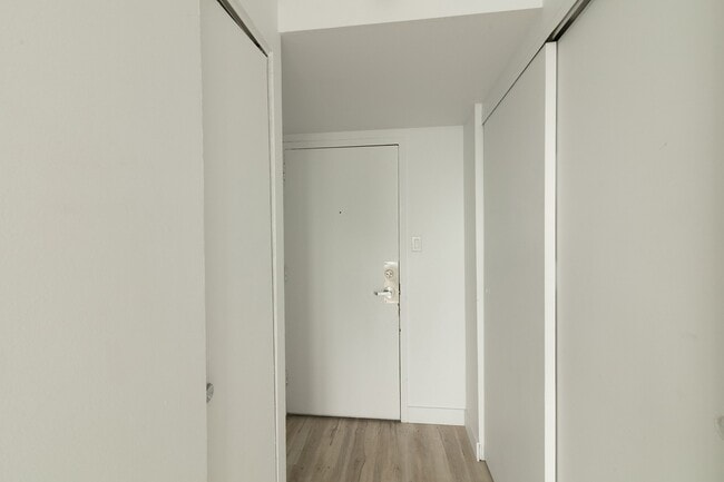 Building Photo - 1975 Maisonneuve Blvd W