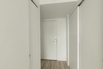 Building Photo - 1975 Maisonneuve Blvd W