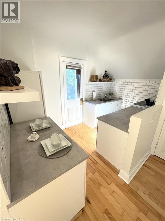 Building Photo - 89 Roger St