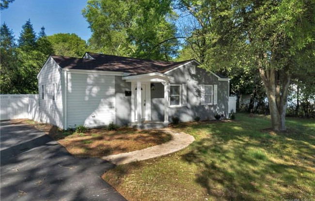 Building Photo - 2633 Ashley Rd