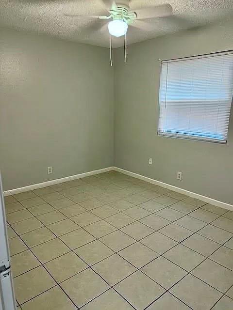 Building Photo - 9703 Roxanna Dr