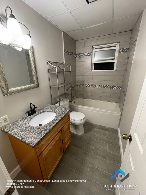 Building Photo - 216 Hope St