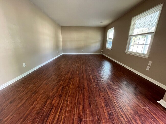 Building Photo - AVAILABLE NOW! 4 BEDROOM 2 BATH SINGLE FAMILY HOME IN CAROLLANE FARMS