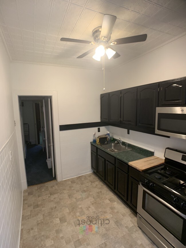 Building Photo - 360 72nd St