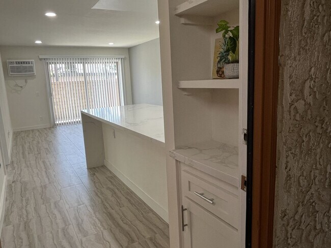 Foto del edificio - Upgraded Downstairs One Bedroom