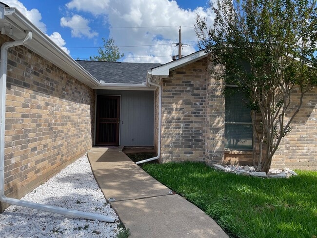 Photo - 2627 Old Fort Rd House