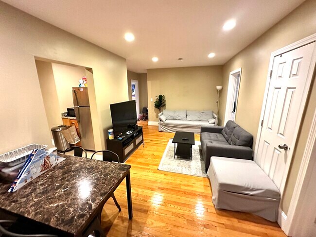 Building Photo - 76 Egmont St