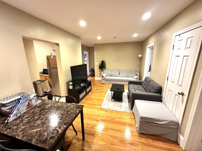 Building Photo - 76 Egmont St