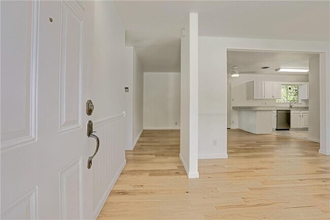 Foto del edificio - 8110 Briarwood Ln