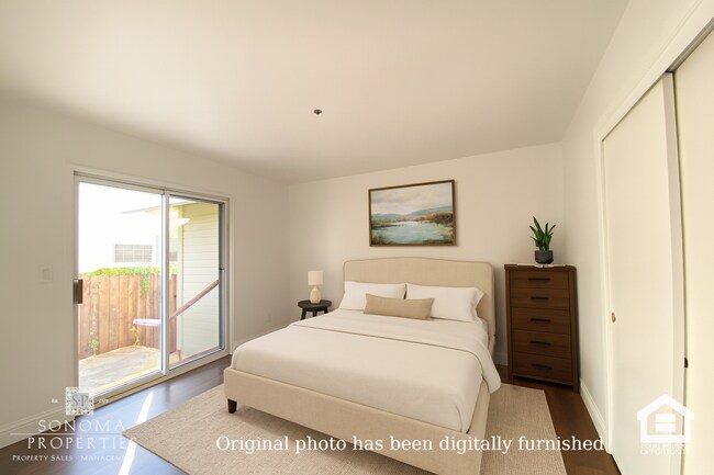 Foto del edificio - PRICE REDUCTION! 2BD/1BA Duplex In Downtown Sonoma!