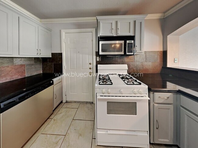 Foto del edificio - 2320 Cass St