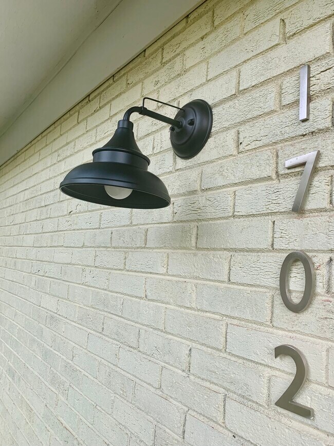 Building Photo - 1702 Herrin Ave