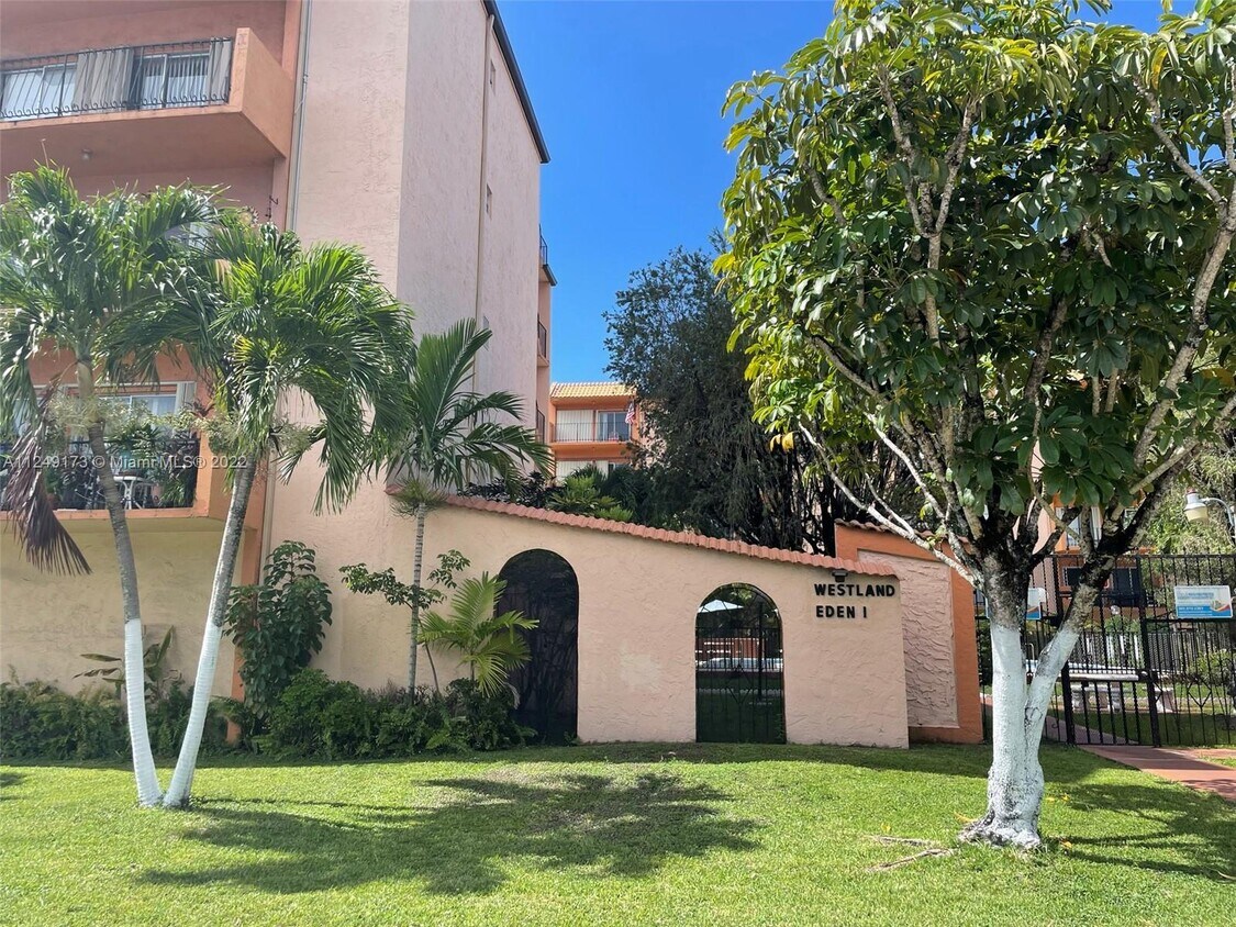 1950 W 54th St Unit 112, Hialeah, FL 33012 Condo for Rent in Hialeah