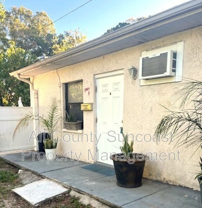 Building Photo - 4527 44th Ave N