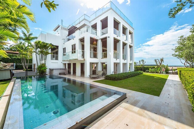 Building Photo - 755 S Mashta Dr