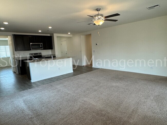 Foto del edificio - Beautiful home ready for move in