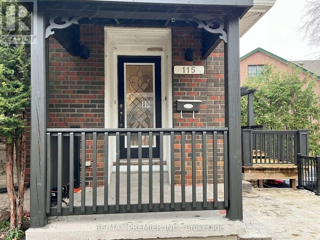 Building Photo - 115 Raglan St