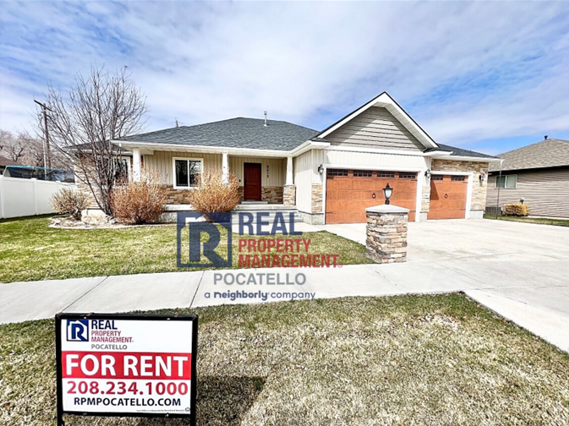 Primary Photo - Beautiful - Elegant - 5 Bedrooms - 3 Car -...