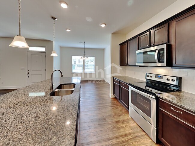 Foto del edificio - 5071 Trailwater Dr