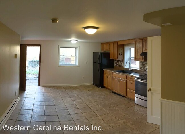 Building Photo - 2 br, 1 bath House - 61 S Country Club - A...